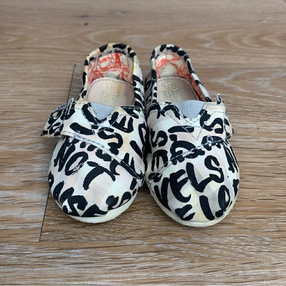 Toms Toddler Baby Girl Size 2 Slip On Shoes - Picture 6 of 9
